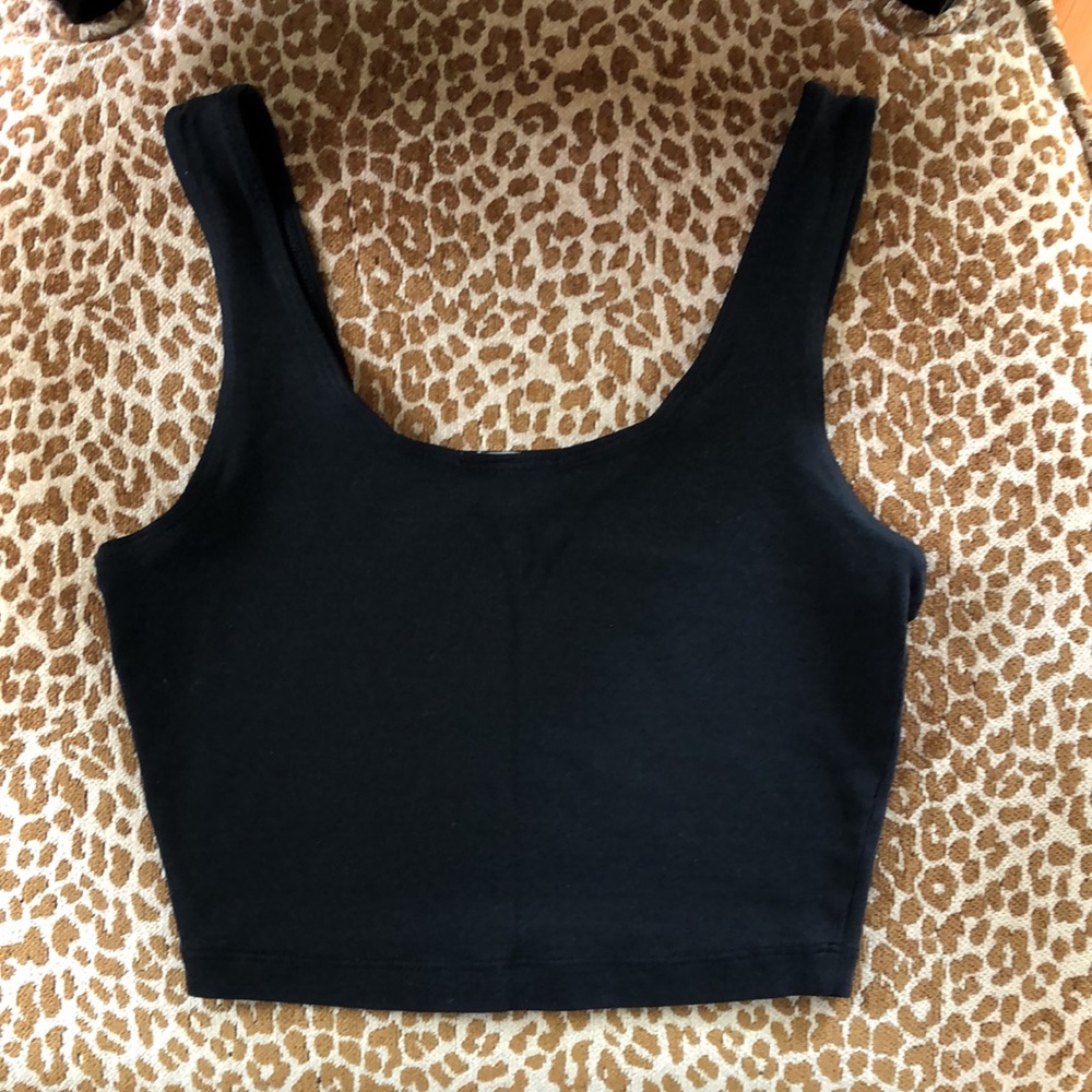 Perpetual Motion Scoop Neck Crop Top Black - Picture 2 of 3
